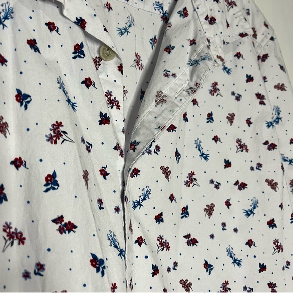 No Boundaries Men's Button Up White w/ Flowers Shirt - Picture 3 of 5